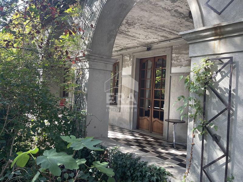 Demeure - 900 m² - 14 pièces