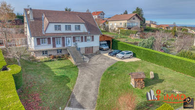 Maison traditionnelle - 268 m² - 10 pièces