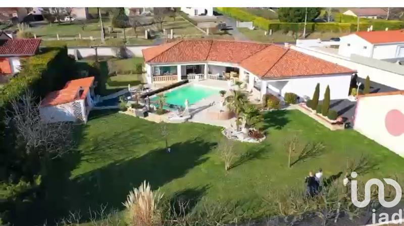 Maison - 240 m² - 5 pièces