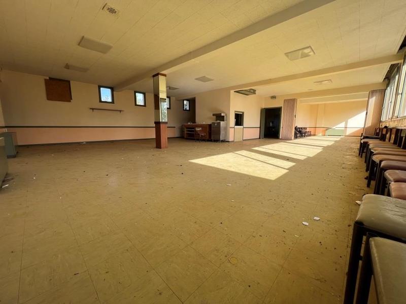 Maison - 1 238 m² - 20 pièces