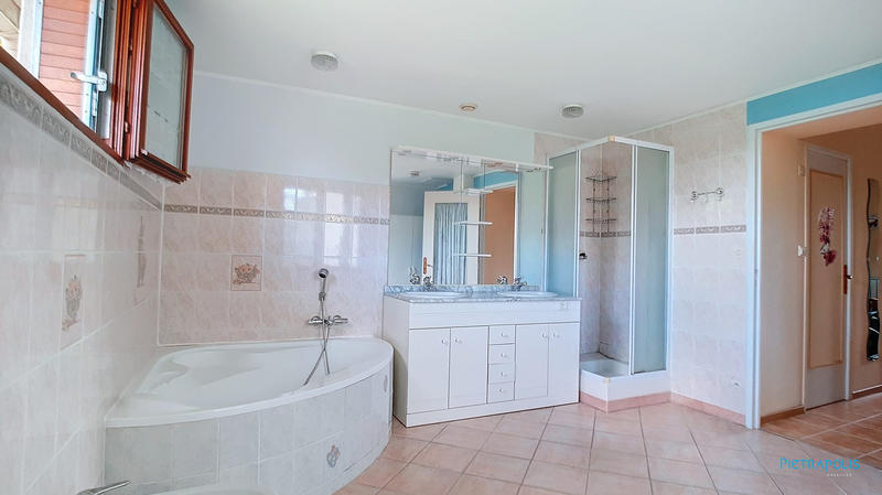 Maison ancienne - 166 m² - 6 pièces