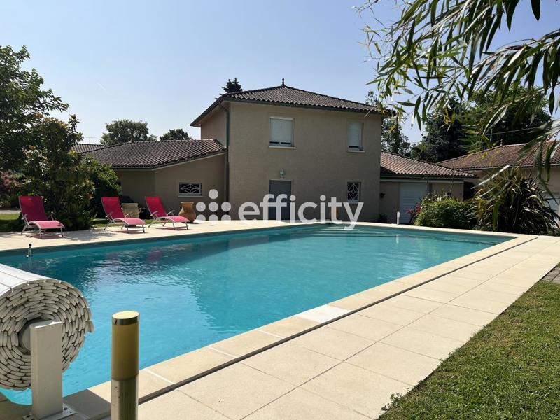 Maison - 236 m² - 8 pièces