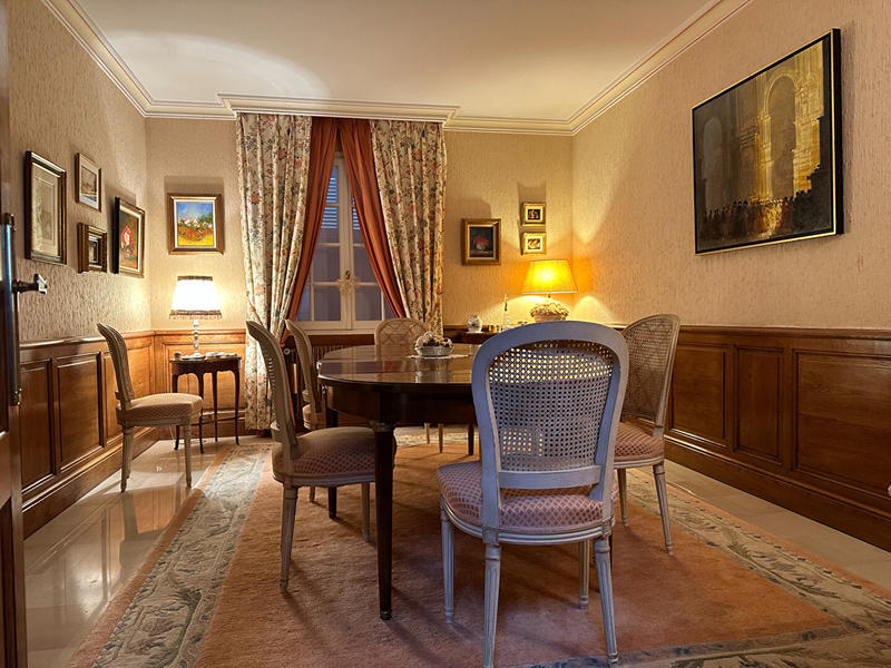 Maison - 274 m² - 7 pièces