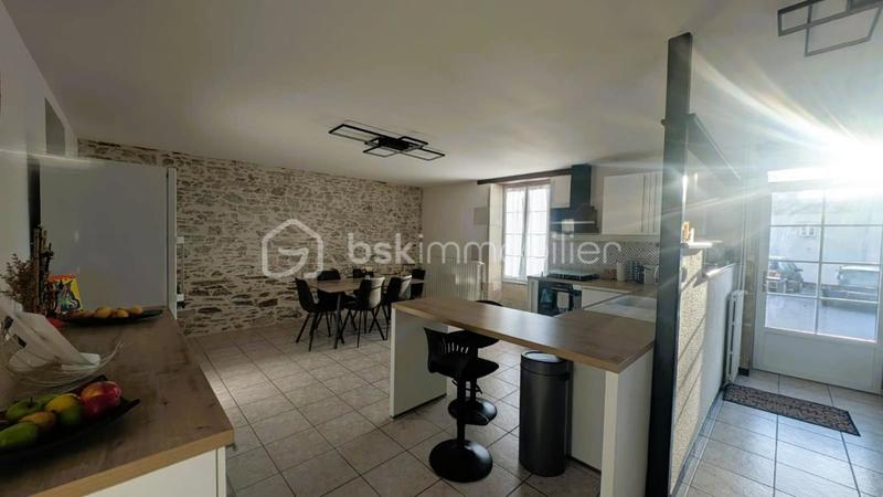 Maison en pierre - 197 m² - 9 pièces