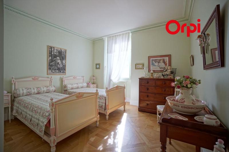 Propriété - 360 m² - 8 pièces