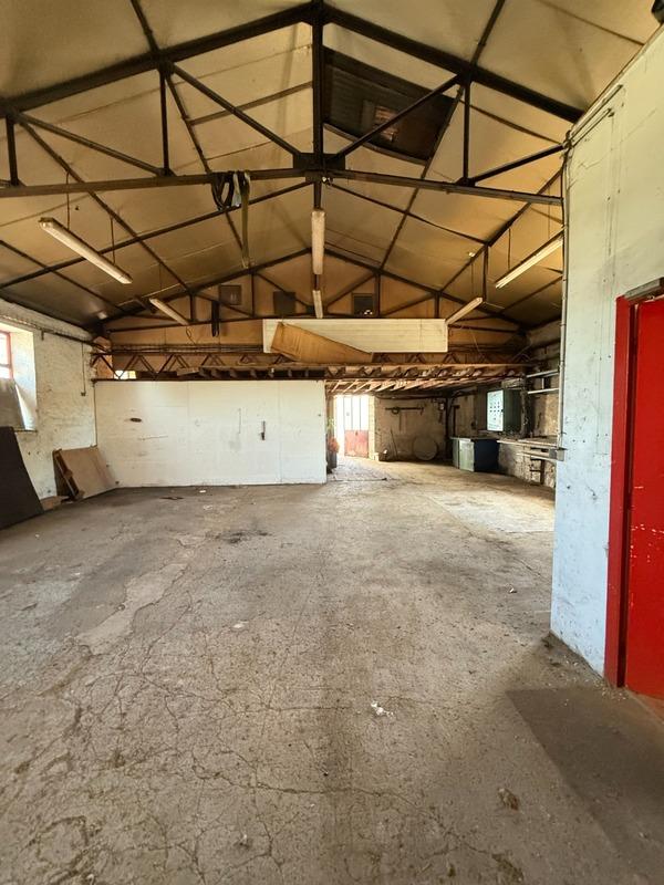 Local d'activité / Entrepôt - 300 m² - 4 pièces