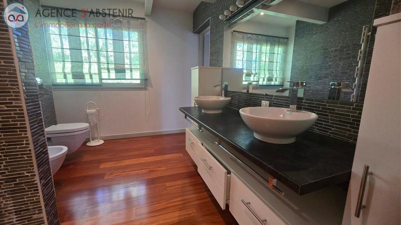 Maison - 252 m² - 7 pièces