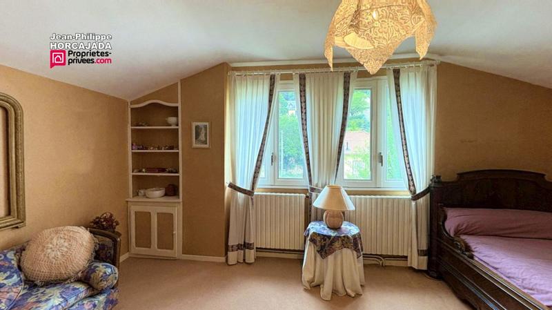 Maison - 307 m² - 8 pièces