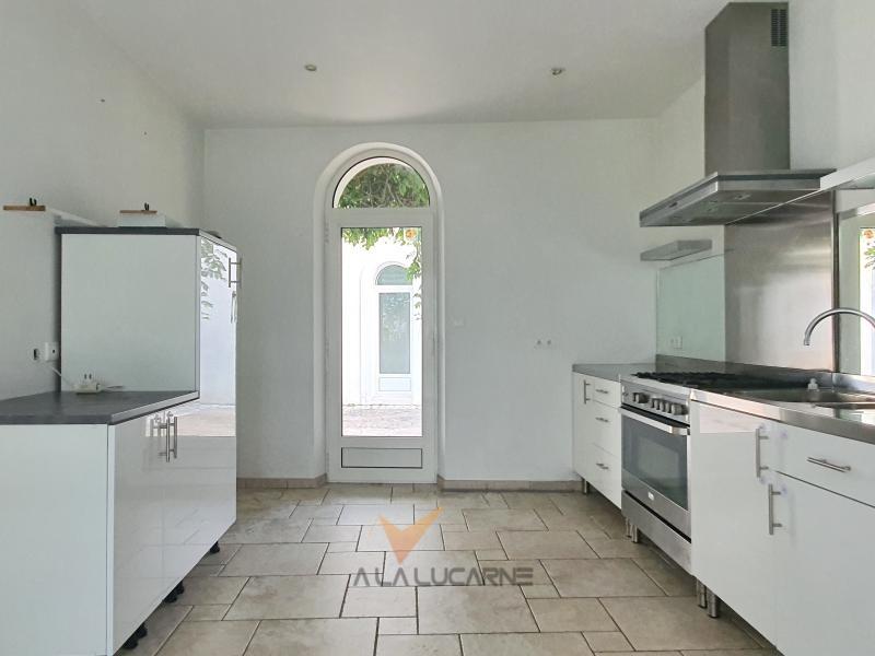 Propriété - 256 m² - 6 pièces