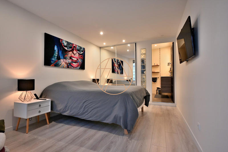 Loft - 202 m² - 8 pièces