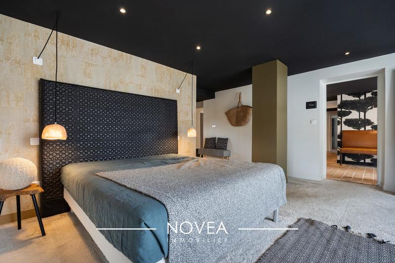 Maison - 296 m² - 8 pièces