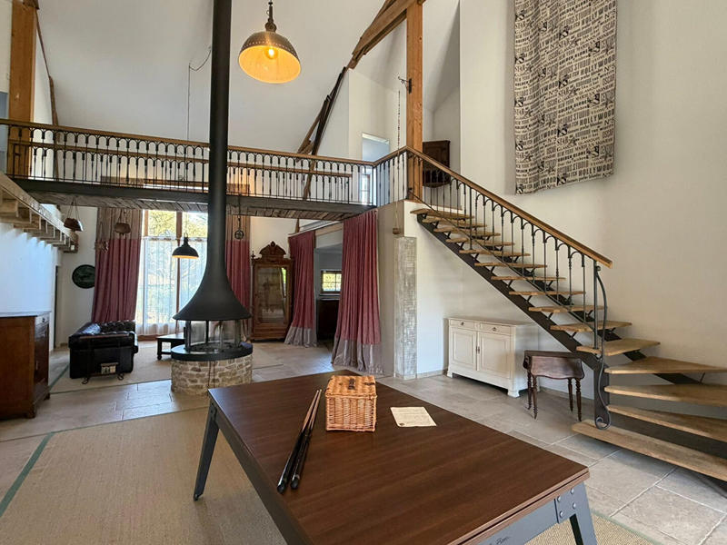 Maison - 285 m² - 13 pièces