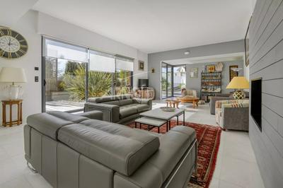 Maison - 220 m² - 7 pièces