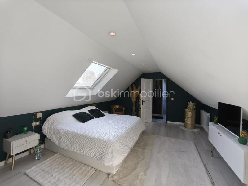 Maison traditionnelle - 251 m² - 7 pièces