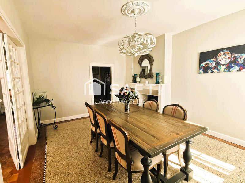 Maison - 226 m² - 7 pièces