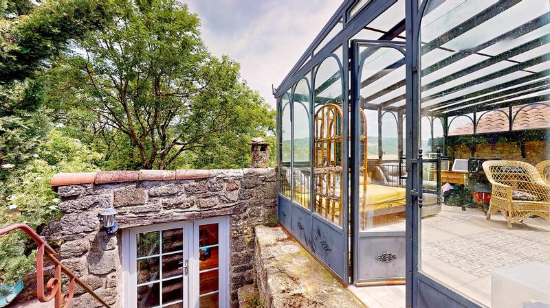 Maison - 240 m² - 4 pièces