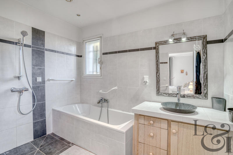 Maison - 196 m² - 6 pièces