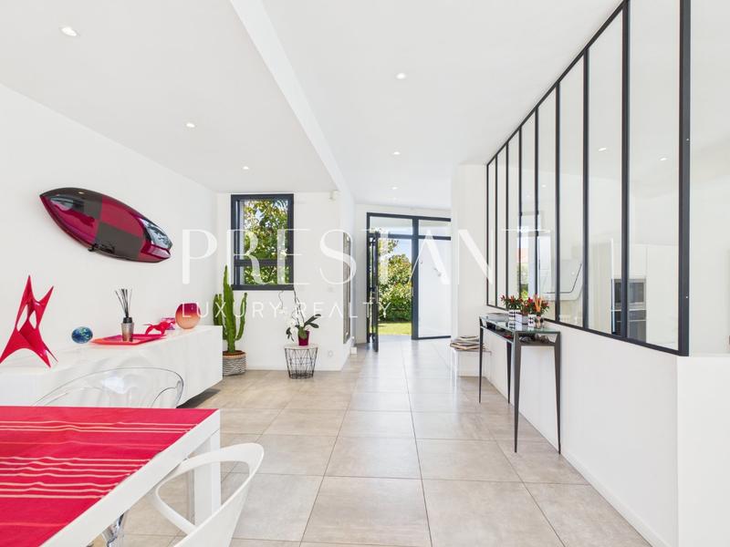 Maison - 180 m² - 5 pièces