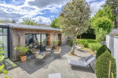 Maison - 204 m² - 8 pièces