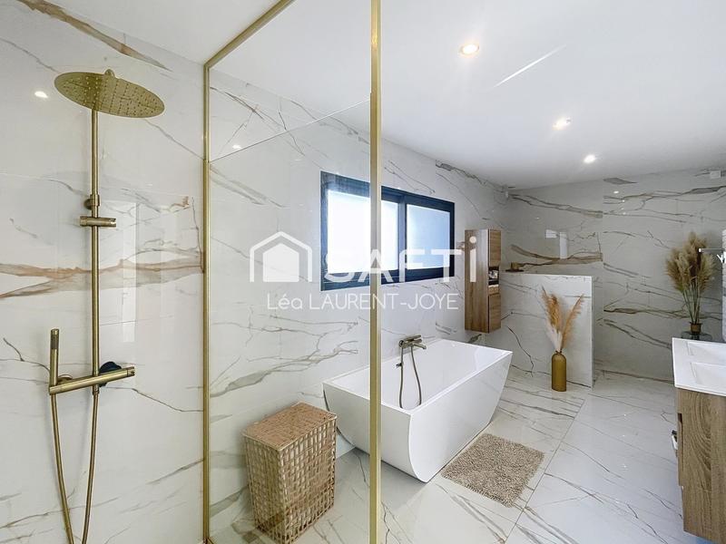 Maison - 237 m² - 7 pièces