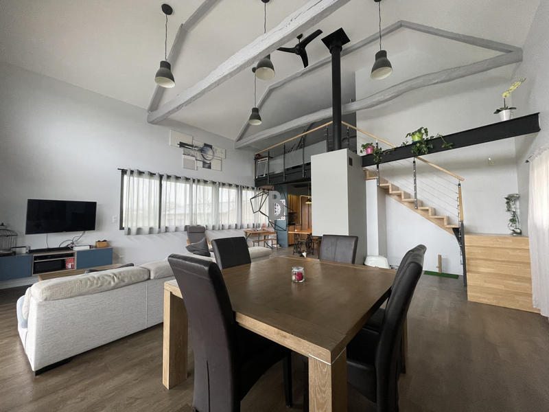 Maison - 230 m² - 6 pièces