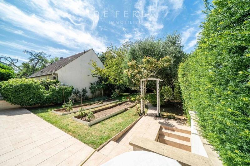 Maison - 230 m² - 5 pièces