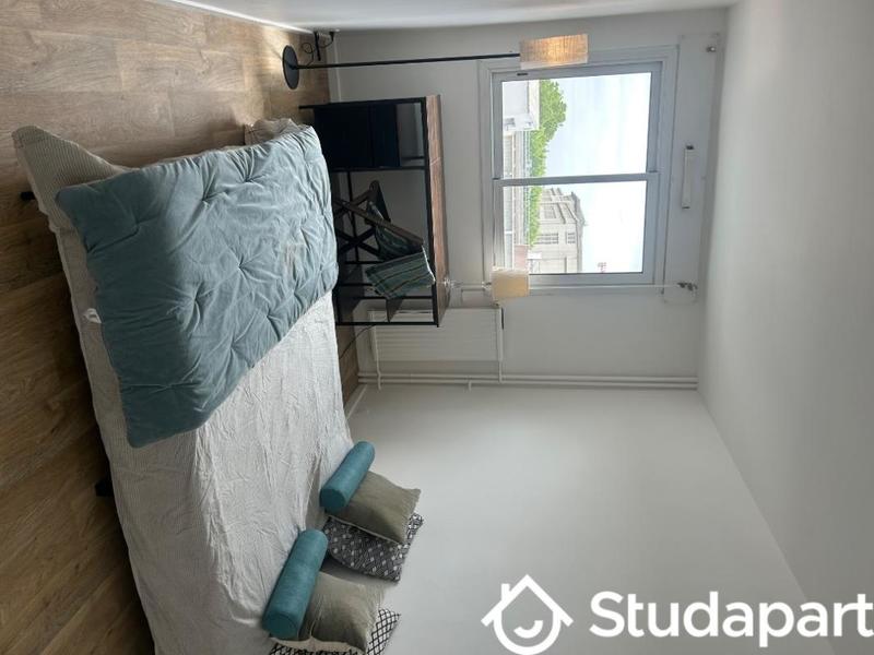 Chambre - 11 m² - 1 pièce