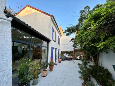 Maison - 230 m² - 9 pièces