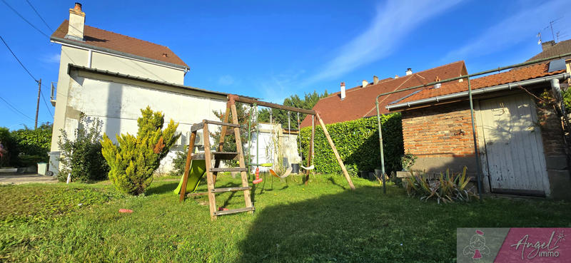 Maison - 90 m² - 5 pièces