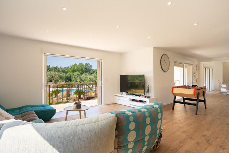 Propriété - 210 m² - 5 pièces