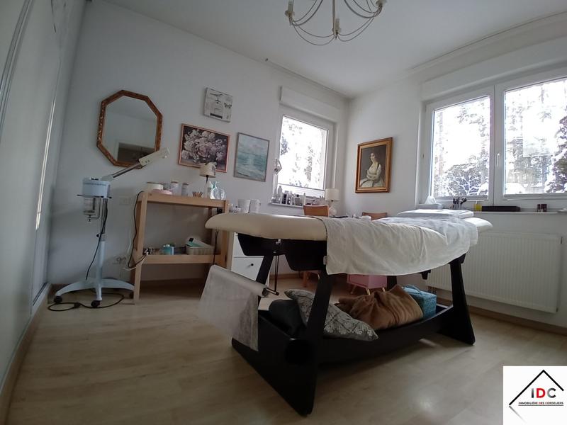 Maison - 240 m² - 6 pièces