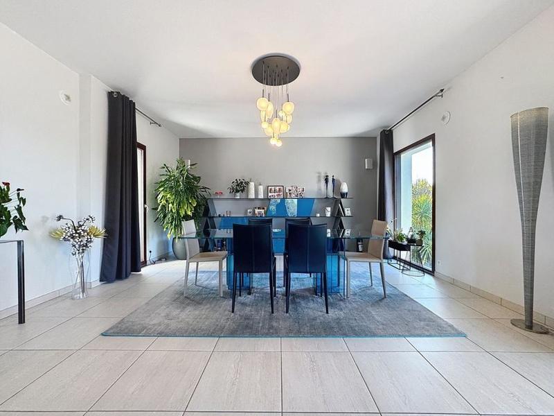 Maison - 213 m² - 5 pièces