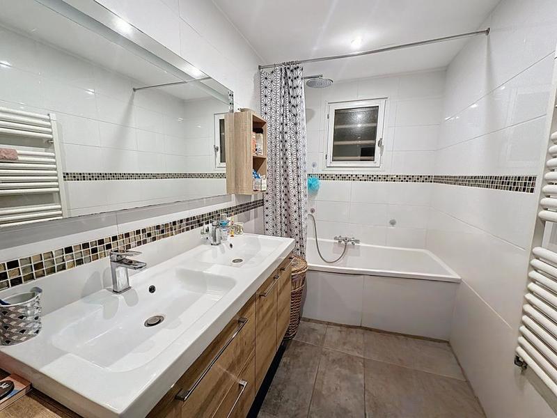 Maison - 137 m² - 6 pièces