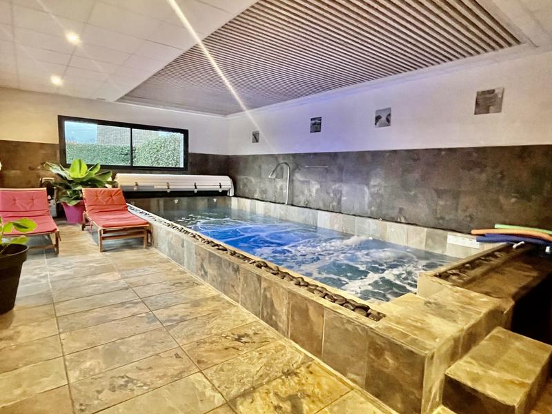 Maison - 363 m² - 9 pièces