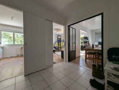 Appartement - 100 m² - 5 pièces