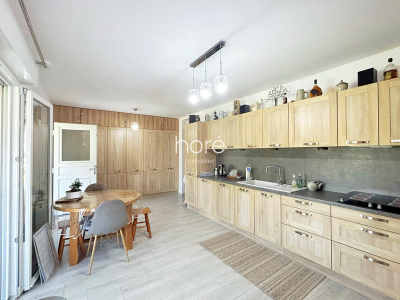 Maison contemporaine - 247 m² - 7 pièces