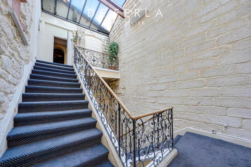 Appartement - 837 m² - 22 pièces