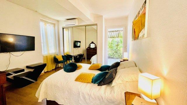 Maison - 280 m² - 6 pièces