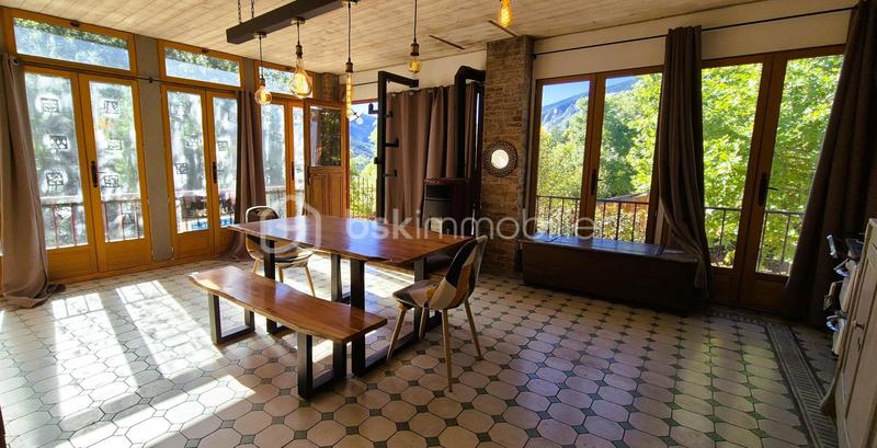 Immeuble - 240 m² - 10 pièces