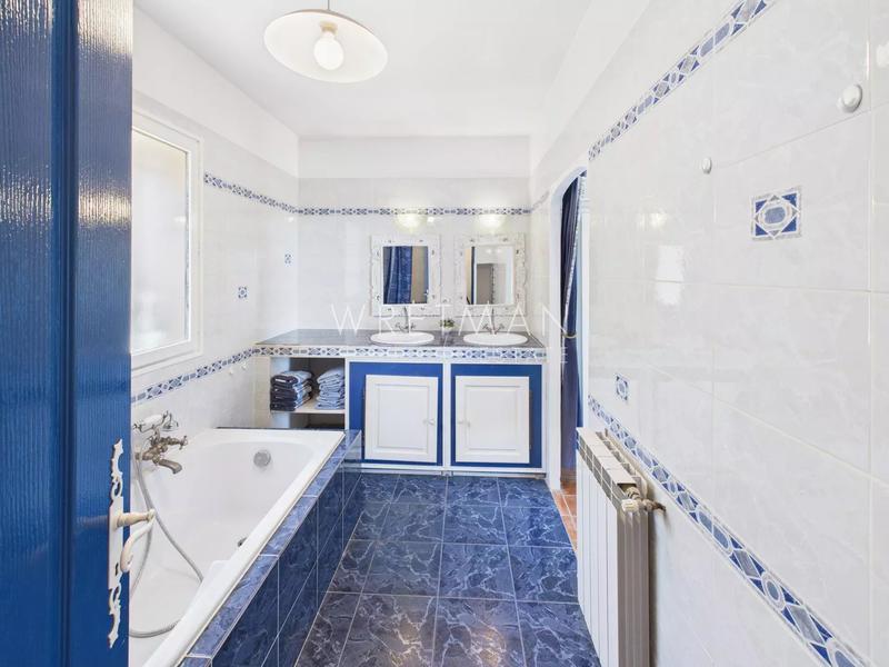 Villa - 176 m² - 6 pièces