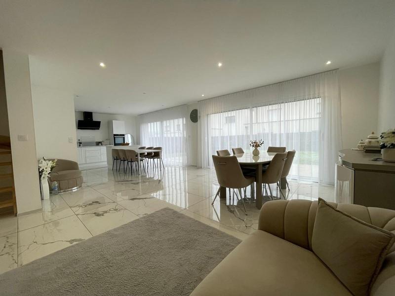 Maison - 152 m² - 7 pièces