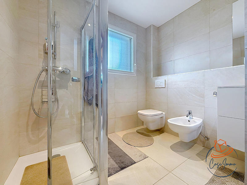 Maison - 238 m² - 8 pièces