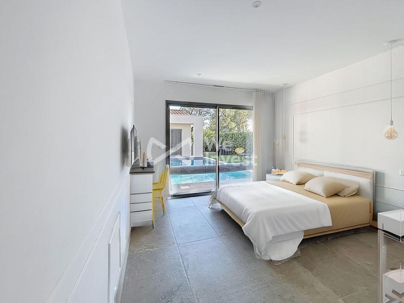 Villa - 220 m² - 5 pièces