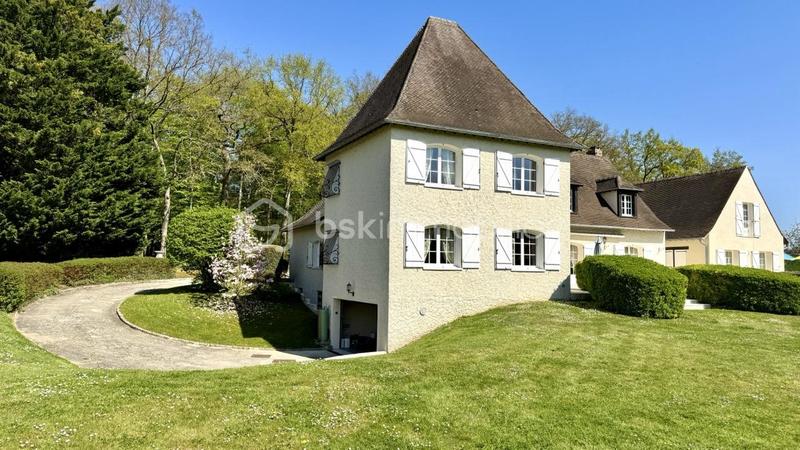 Maison - 671 m² - 20 pièces
