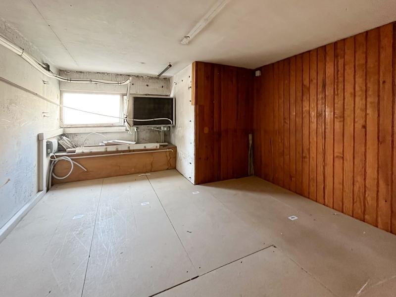 Local commercial - 130 m² - 6 pièces