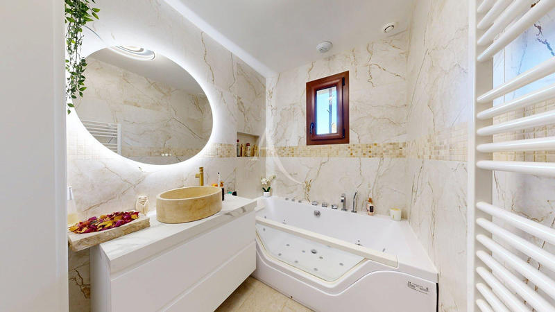 Maison - 96 m² - 5 pièces