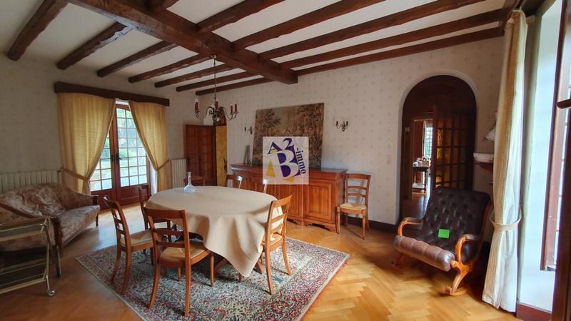 Maison - 221 m² - 9 pièces