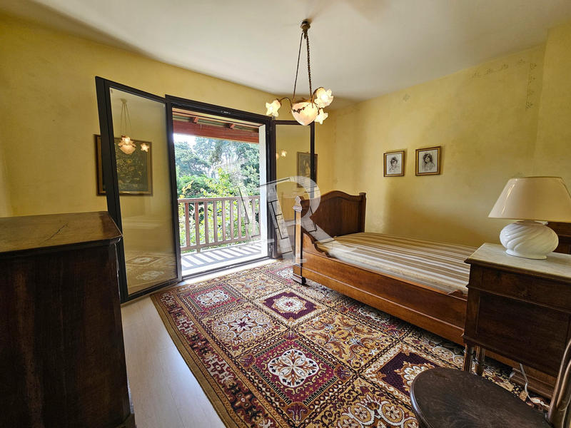 Maison - 286 m² - 8 pièces