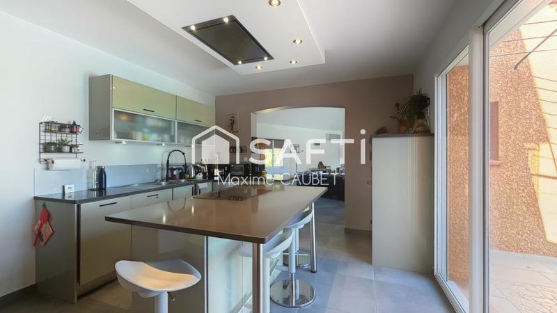 Maison - 260 m² - 8 pièces