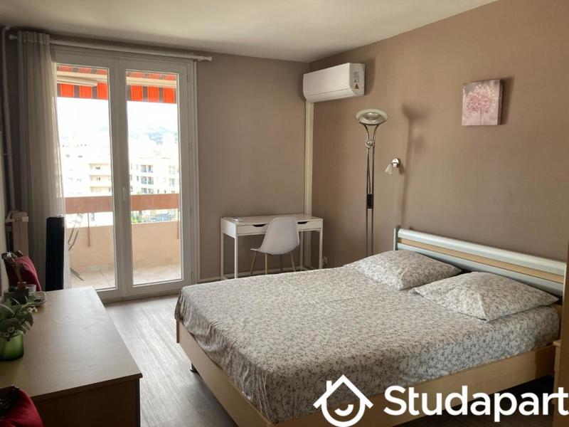 Chambre - 10 m² - 1 pièce